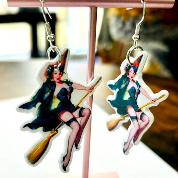 Retro Pinup Witch Acrylic Earrings, NWT, Unworn - Picture 5 of 6